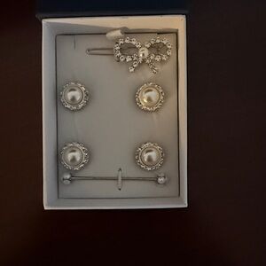 Elegant Silver and Pearl Jewelry Set